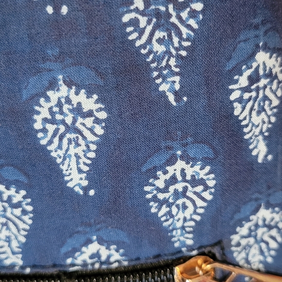 Batik blue Indigo flap top crossbody Indian adjustable purse with zippers - Picture 7 of 9